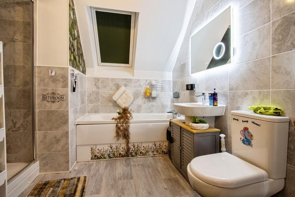 En Suite Shower Room