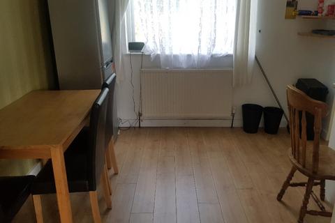 3 bedroom terraced house to rent, Beeston Road, Nottingham NG7