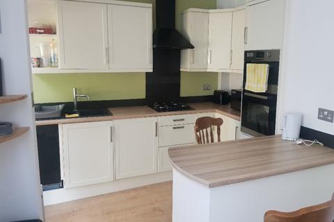 3 bedroom terraced house to rent, Beeston Road, Nottingham NG7