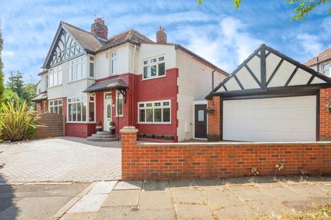 4 bedroom semi-detached house for sale, Ashleigh Avenue, West Yorkshire WF2