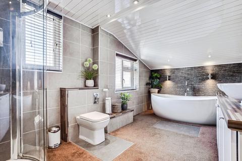 4 bedroom semi-detached house for sale, Ashleigh Avenue, West Yorkshire WF2