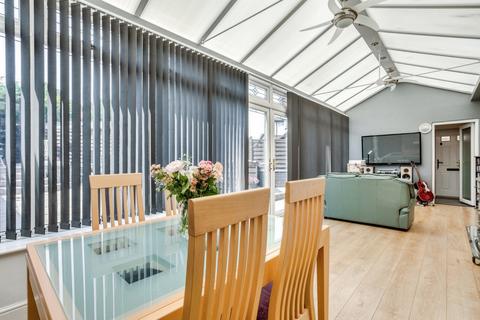4 bedroom semi-detached house for sale, Ashleigh Avenue, West Yorkshire WF2