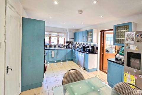 4 bedroom end of terrace house for sale, Drovers Place, London SE15