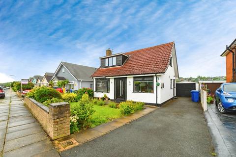 143 Cotswold Crescent, Bury, BL8 1QL