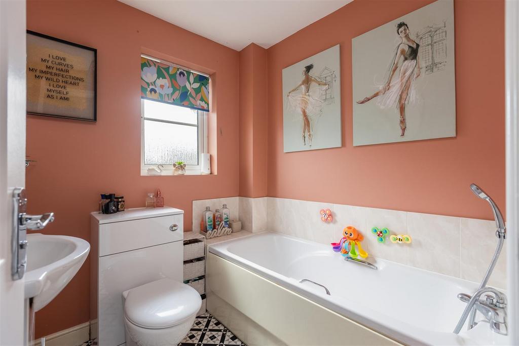 Gault Close 2 Bathroom.jpg