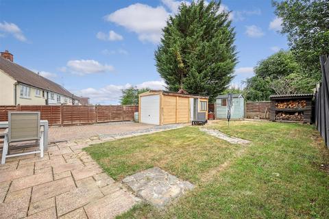 81 Parkfields, Roydon, Harlow, CM19 5JA
