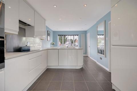 81 Parkfields, Roydon, Harlow, CM19 5JA