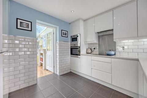 81 Parkfields, Roydon, Harlow, CM19 5JA