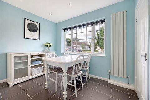 81 Parkfields, Roydon, Harlow, CM19 5JA