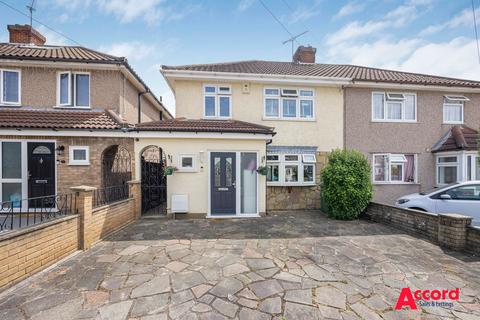 51 Walmer Close, Romford, RM7 8QH