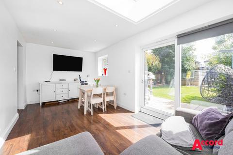 51 Walmer Close, Romford, RM7 8QH