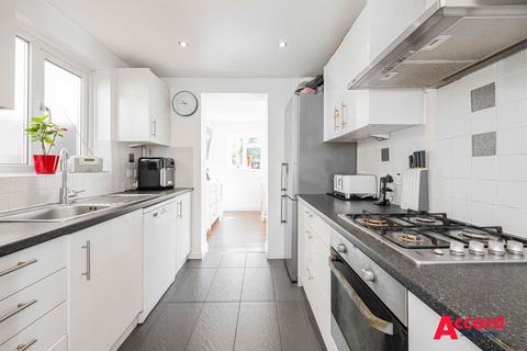 51 Walmer Close, Romford, RM7 8QH