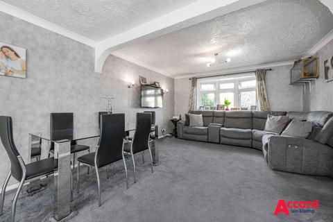51 Walmer Close, Romford, RM7 8QH