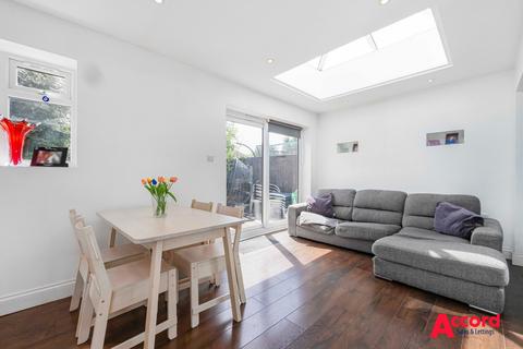51 Walmer Close, Romford, RM7 8QH