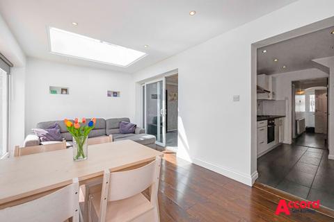 51 Walmer Close, Romford, RM7 8QH