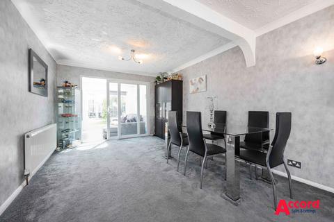 51 Walmer Close, Romford, RM7 8QH
