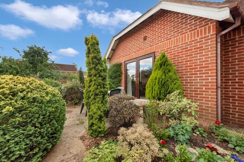 9 Weir Gardens, Pershore, WR10 1DX