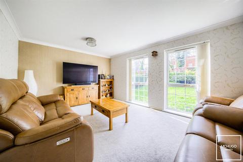 19 Cley Close, Birmingham, B5 7XF