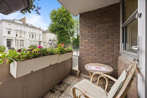3 bedroom apartment for sale, Belsize Grove, Belsize Park NW3