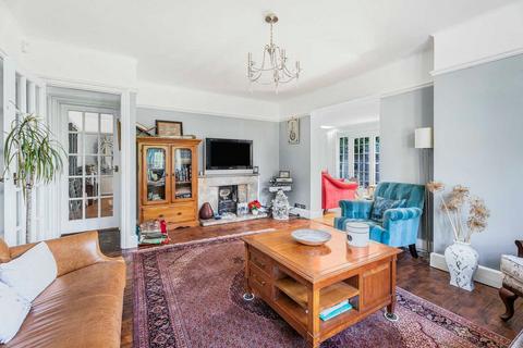 4 bedroom detached house to rent, Kimbolton Road, Bedford, MK41