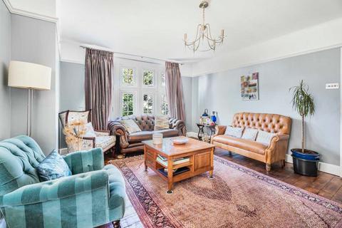 4 bedroom detached house to rent, Kimbolton Road, Bedford, MK41