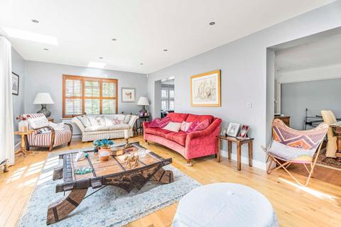 4 bedroom detached house to rent, Kimbolton Road, Bedford, MK41