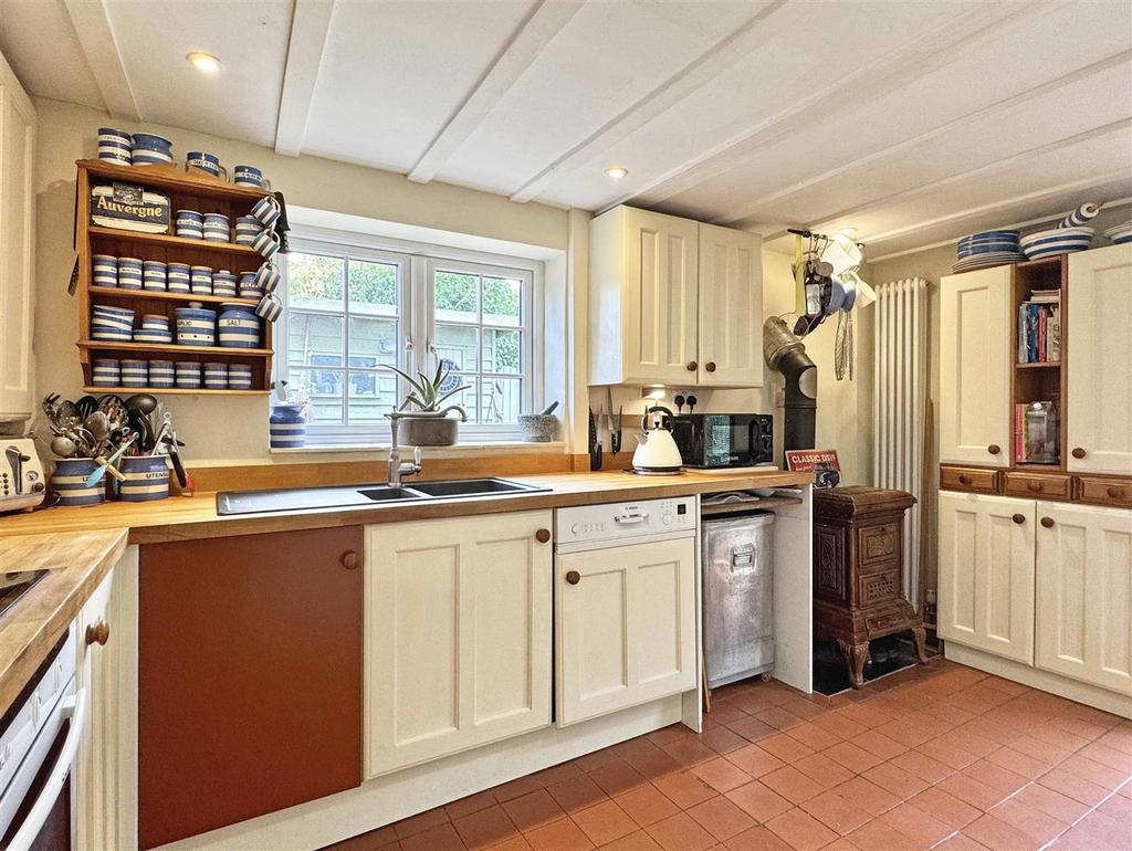 Kitchen d.jpg