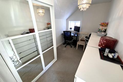 15 Woodstock Road, Rochester, ME2 2DL
