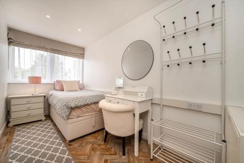 29 Augustus Close, Brentford, TW8 8QE