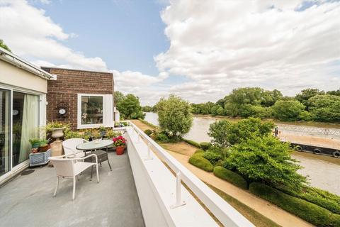 29 Augustus Close, Brentford, TW8 8QE
