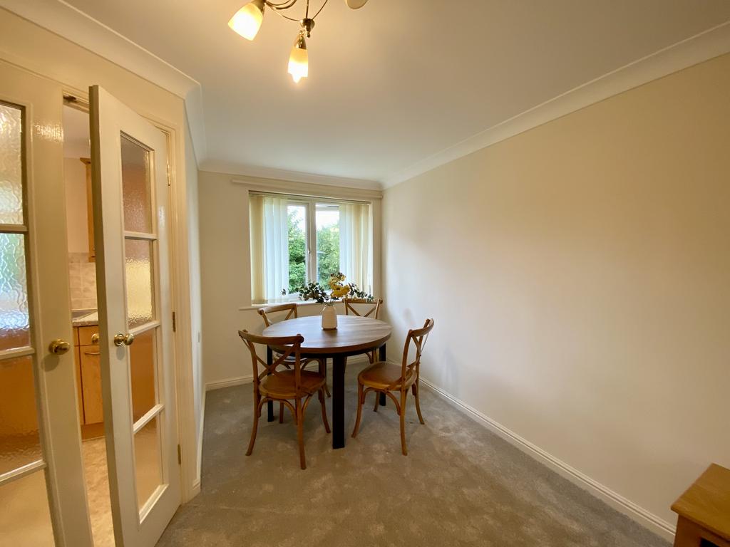 R Dining Area.JPG