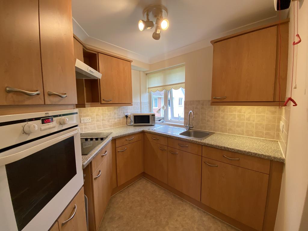 R Kitchen.JPG