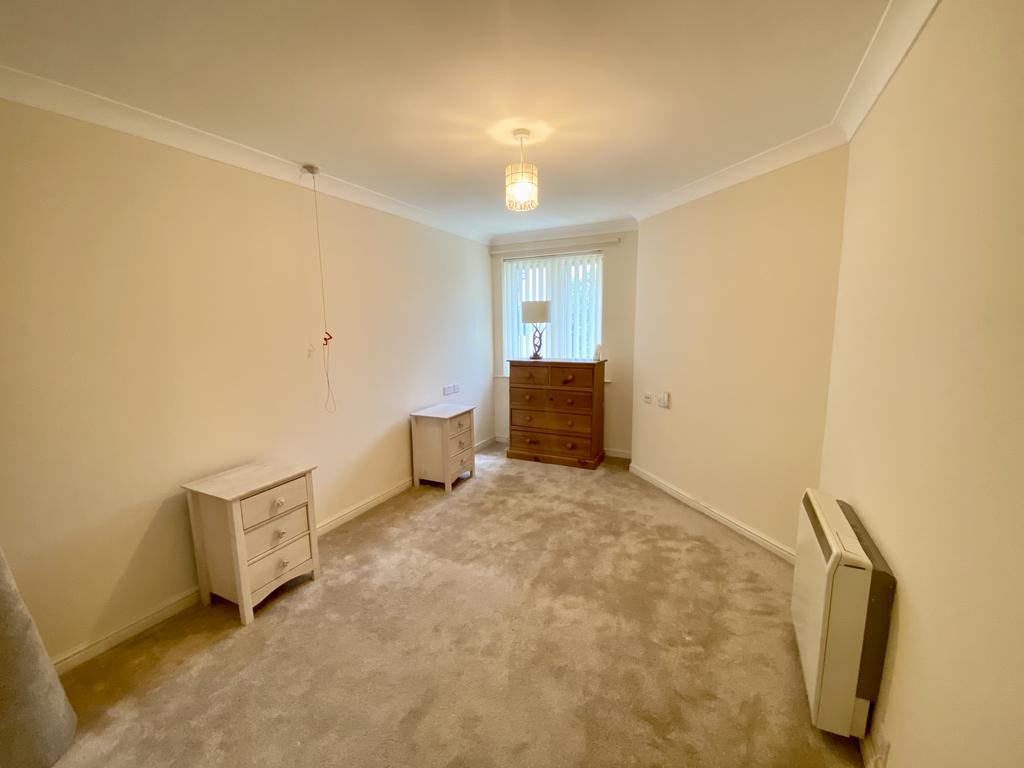 R Bedroom.JPG