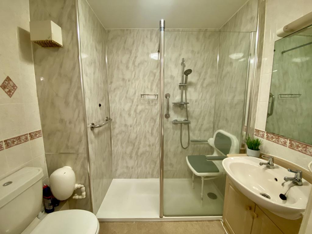R Shower Room.JPG