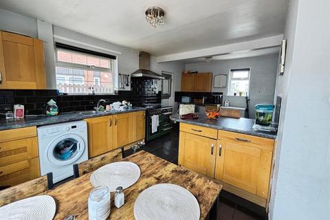 3 bedroom semi-detached house for sale, Grayswood Crescent, Bradford BD4