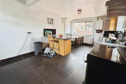 3 bedroom semi-detached house for sale, Grayswood Crescent, Bradford BD4