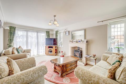 4 bedroom detached house for sale, Farm View, Rayleigh, SS6