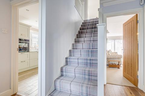 4 bedroom detached house for sale, Farm View, Rayleigh, SS6