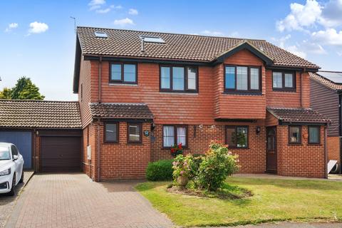 5 Cricketers Close, Hawkinge, Folkestone, CT18 7NH