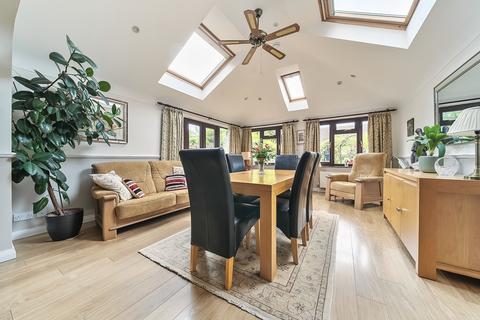 5 Cricketers Close, Hawkinge, Folkestone, CT18 7NH
