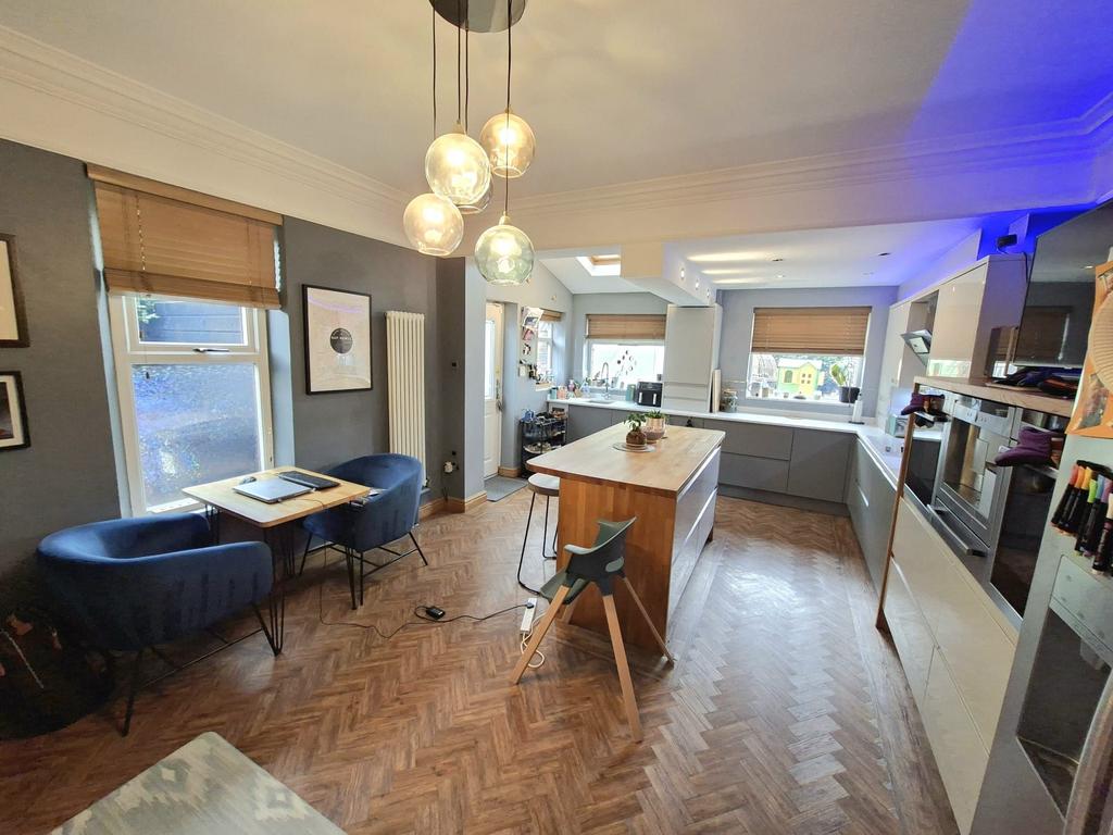 Dining kitchen
