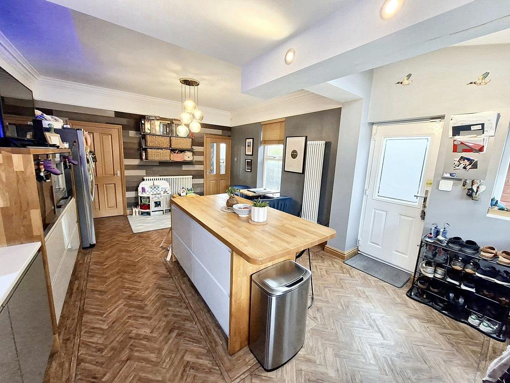 Dining kitchen