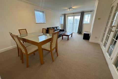 3 bedroom flat for sale, Flat , Highview House, Queens Road, London