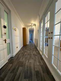 3 bedroom flat for sale, Flat , Highview House, Queens Road, London