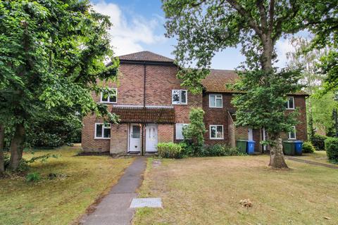 Vesey Close,  Farnborough, GU14
