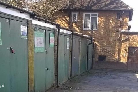 Garage to rent, The Glade, London N21