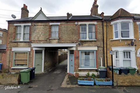 Garage to rent, Leahurst Road, London SE13