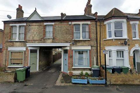 Garage to rent, Leahurst Road, London SE13