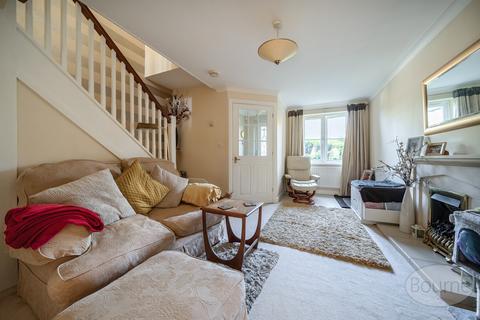 12 Lynchmere Place, Guildford, GU2 9UU