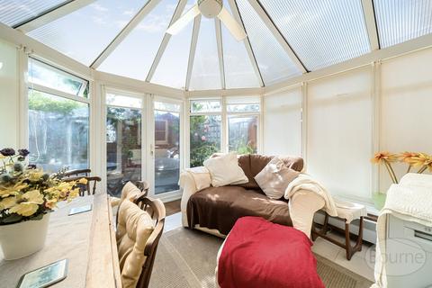 12 Lynchmere Place, Guildford, GU2 9UU